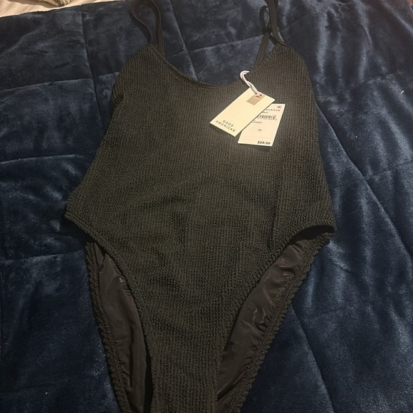 Good American
Always Fit One Piece black S/M - Picture 8 of 12